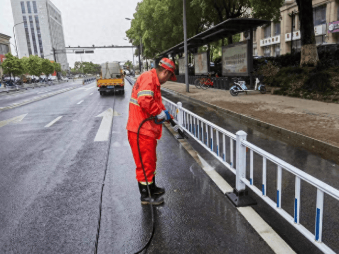 钱塘河庄街道：环卫保洁精细化 城市颜值再提升